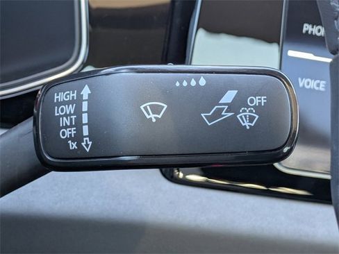 Used 2025 Volkswagen Jetta SE image 31