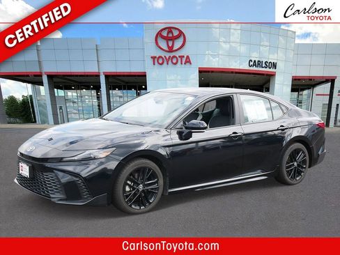 Used 2025 Toyota Camry SE FWD image 1