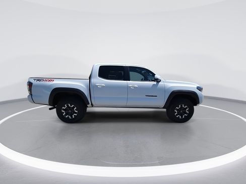 Used 2023 Toyota Tacoma TRD Off-Road w/ Technology Package AWD/4WD image 9
