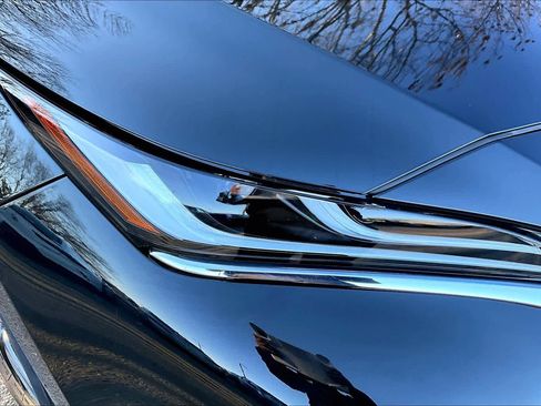 Certified 2024 Toyota Venza LE image 25