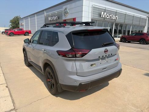 Used 2025 Nissan Rogue SV AWD/4WD image 4