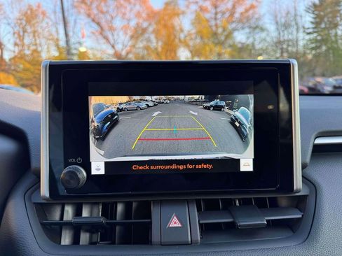 Used 2024 Toyota RAV4 XLE FWD image 30
