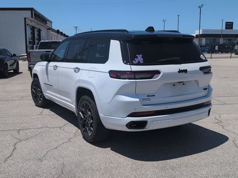 Used 2023 Jeep Grand Cherokee L Summit AWD/4WD image 4