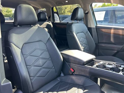 Certified 2026 Volkswagen Atlas SE w/ Panoramic Sunroof Package FWD image 44