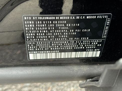 Used 2025 Volkswagen Tiguan SE w/ Panoramic Sunroof Package image 27