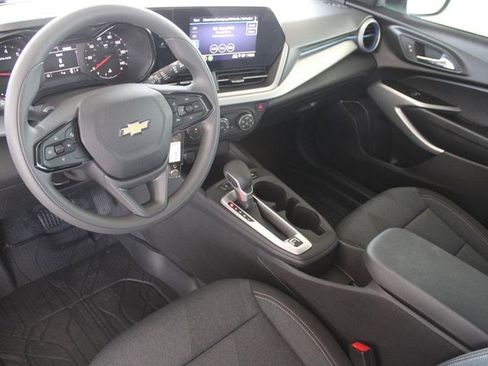 New 2026 Chevrolet Trax LS image 2