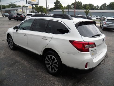 Used 2017 Subaru Outback 2.5i Limited AWD/4WD image 3
