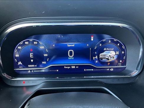 Used 2022 Chevrolet Suburban High Country AWD/4WD image 13