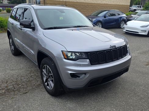 Used 2020 Jeep Grand Cherokee Limited w/ Trailer Tow Group IV AWD/4WD image 3
