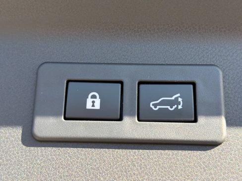Certified 2025 Subaru Forester Premium AWD/4WD image 32