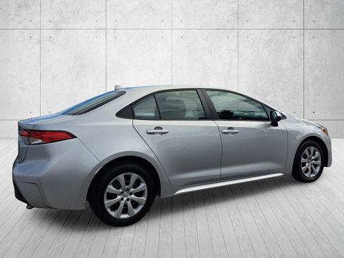 Used 2024 Toyota Corolla LE FWD image 5