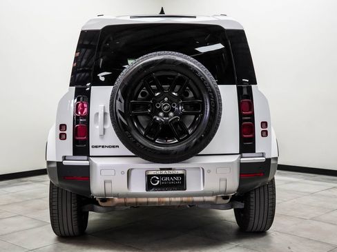Used 2025 Land Rover Defender 110 S AWD/4WD image 9