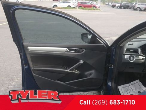 Used 2019 Volkswagen Passat 2.0T Wolfsburg w/ Wheels & Sunroof Package FWD image 19