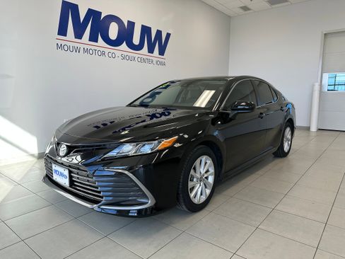 Used 2023 Toyota Camry LE image 2