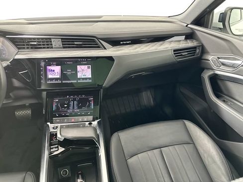 Used 2022 Audi e-tron Premium w/ Convenience Plus Package AWD/4WD image 27