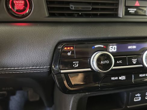 Used 2024 Honda Pilot Touring image 10