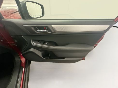 Used 2019 Subaru Outback 2.5i Premium AWD/4WD image 31