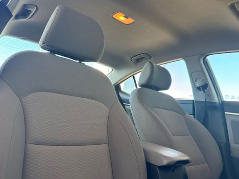 Used 2020 Hyundai Elantra SEL image 18