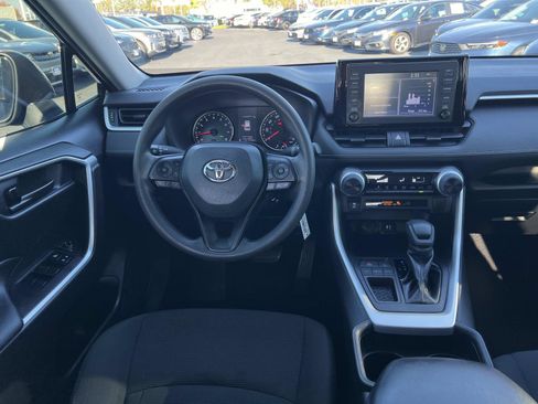 Used 2019 Toyota RAV4 LE image 7