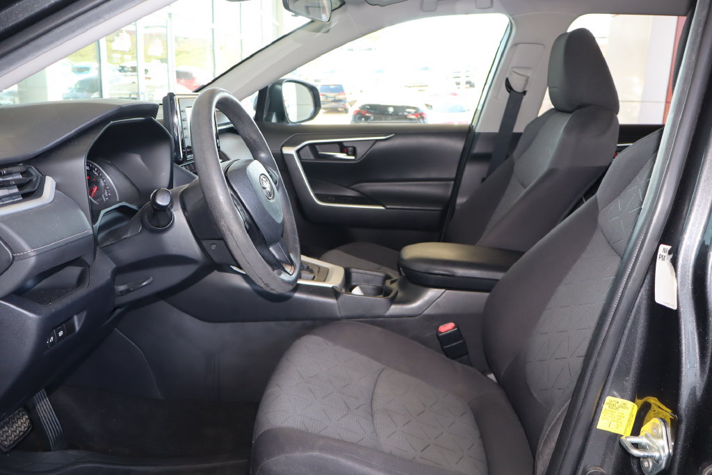 Used 2020 Toyota RAV4 XLE FWD image 15