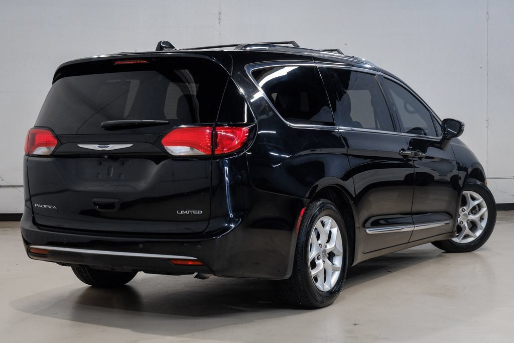 Used 2020 Chrysler Pacifica Limited FWD image 13