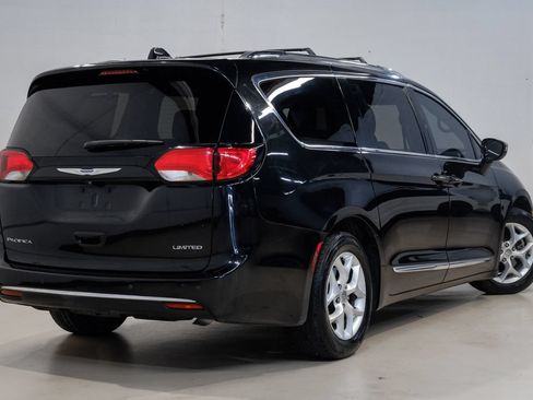 Used 2020 Chrysler Pacifica Limited FWD image 13