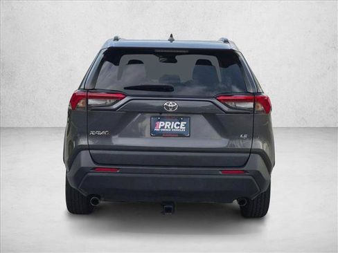 Used 2021 Toyota RAV4 LE FWD image 6