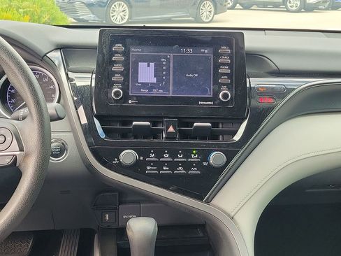 Used 2021 Toyota Camry LE w/ Convenience Package image 19