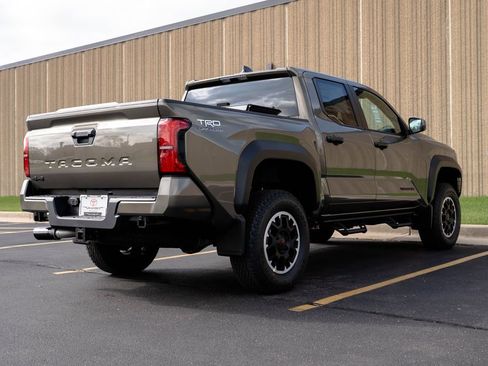 New 2026 Toyota Tacoma TRD Off-Road AWD/4WD image 9