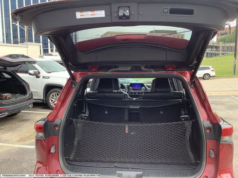 Used 2023 Toyota Highlander XSE FWD image 10