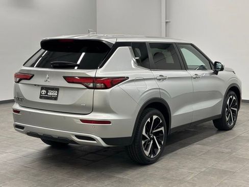 Used 2024 Mitsubishi Outlander FWD image 2