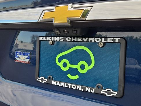 Certified 2023 Chevrolet Traverse LT w/ Rear Camera Mirror Package image 24