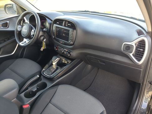 Certified 2025 Kia Soul LX w/ LX Technology Package image 19
