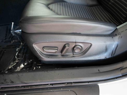 Used 2024 Toyota Camry SE image 12