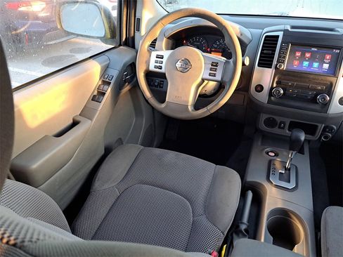 Certified 2021 Nissan Frontier SV image 11