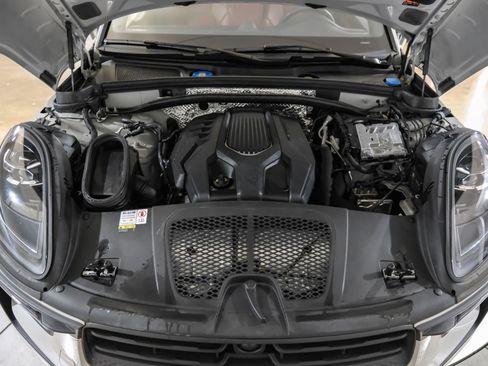 Used 2023 Porsche Macan Turbo image 59