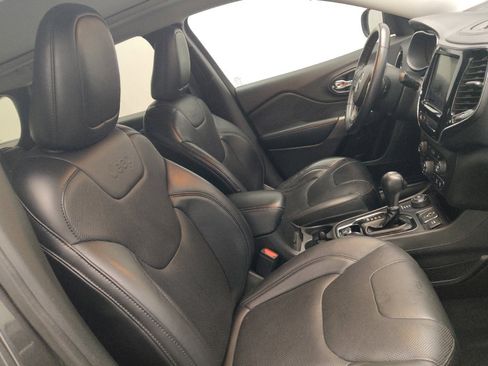 Used 2019 Jeep Cherokee Limited image 21