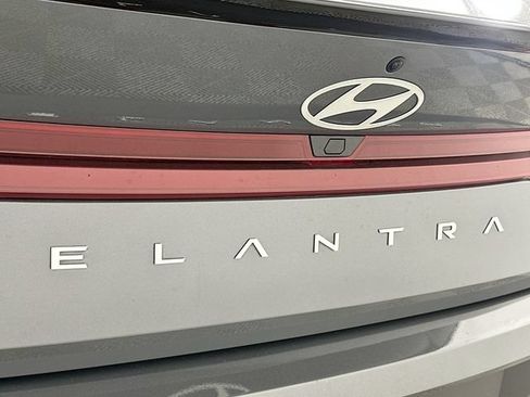 Used 2025 Hyundai Elantra Sport FWD image 27