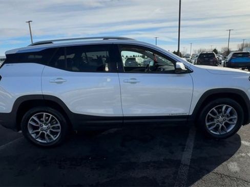 Used 2022 GMC Terrain SLT w/ Infotainment Package II image 9