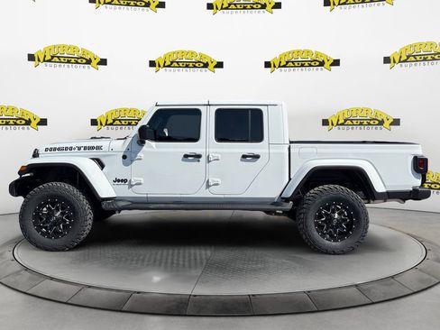 New 2025 Jeep Gladiator Sport image 2