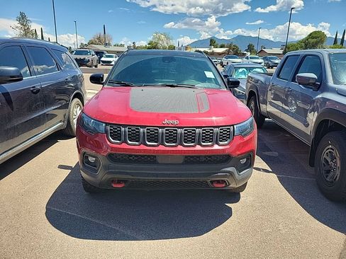 Used 2025 Jeep Compass Trailhawk AWD/4WD image 1