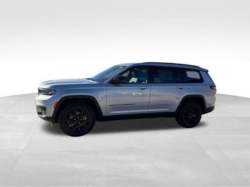 New 2025 Jeep Grand Cherokee L Altitude image 5