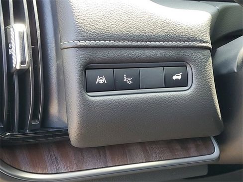 New 2025 Nissan Armada SL w/ Captain's Chari Seat Package image 8