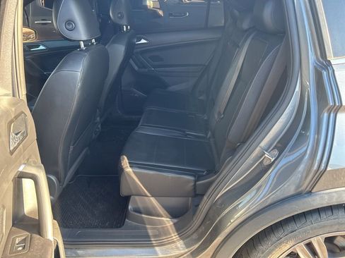 Used 2018 Volkswagen Tiguan SEL w/ R-Line Package image 10