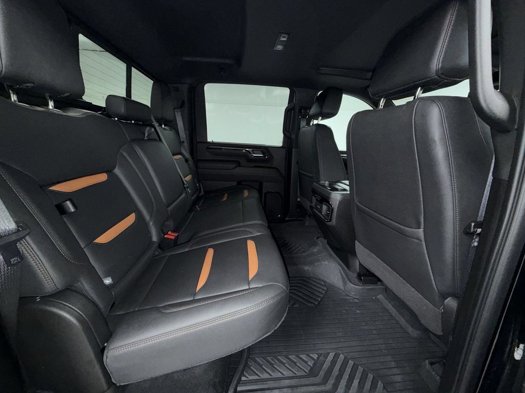 Used 2025 GMC Sierra 2500 AT4 AWD/4WD image 17