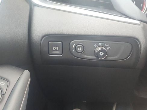 Used 2020 Buick Enclave Essence AWD/4WD image 17