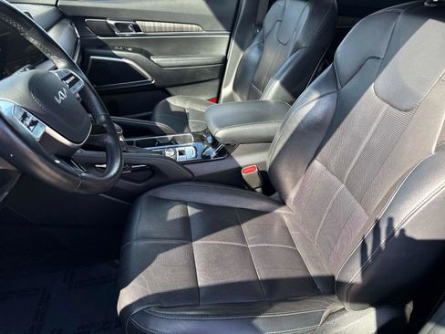 Used 2024 Kia Telluride EX w/ EX Captain's Chair Package image 26