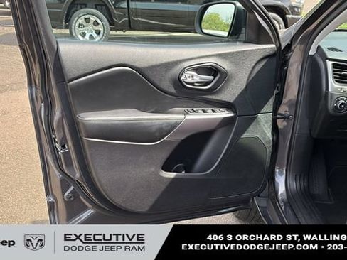 Used 2022 Jeep Cherokee Latitude Lux w/ Sun & Sound Group AWD/4WD image 9