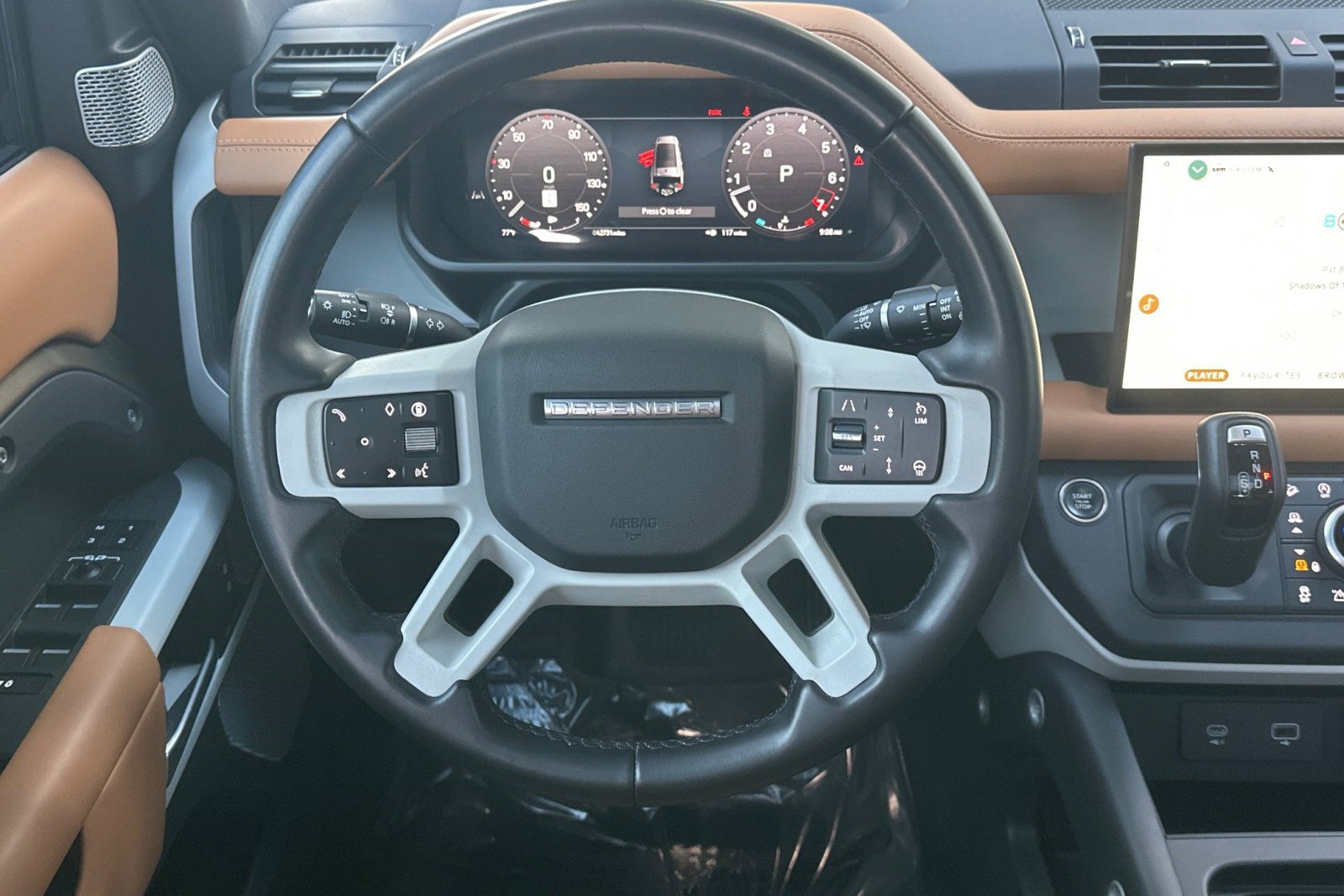 Used 2024 Land Rover Defender 130 X-Dynamic SE AWD/4WD image 28