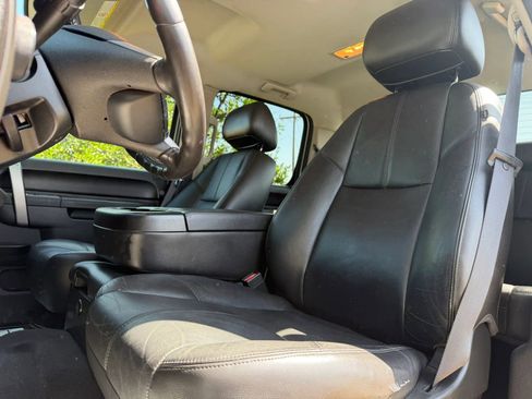 Used 2011 Chevrolet Silverado 2500 LT w/ Interior Plus Package image 10